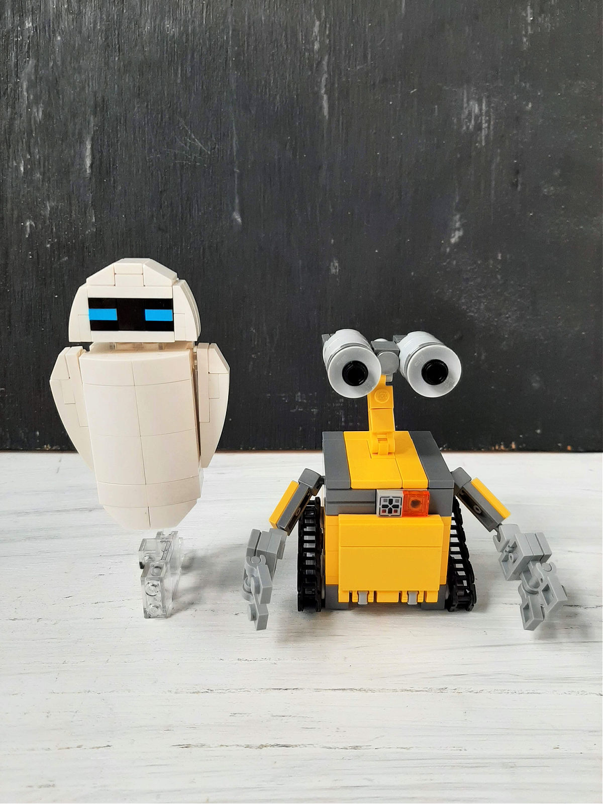 Lego Wall-E and&nbsp;EVE